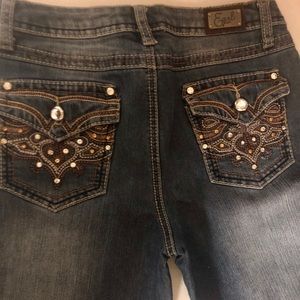 Trendy design details with these jeans